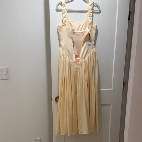 Miss Circle Cream Noreen Maxi Dress - Picture 4 of 4